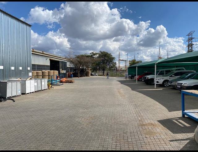 4,580M² WAREHOUSE TO LET IN ROSSLYN